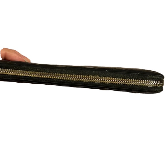 CHANEL Black Wallet (Yellow interior) - Picture 9 of 11